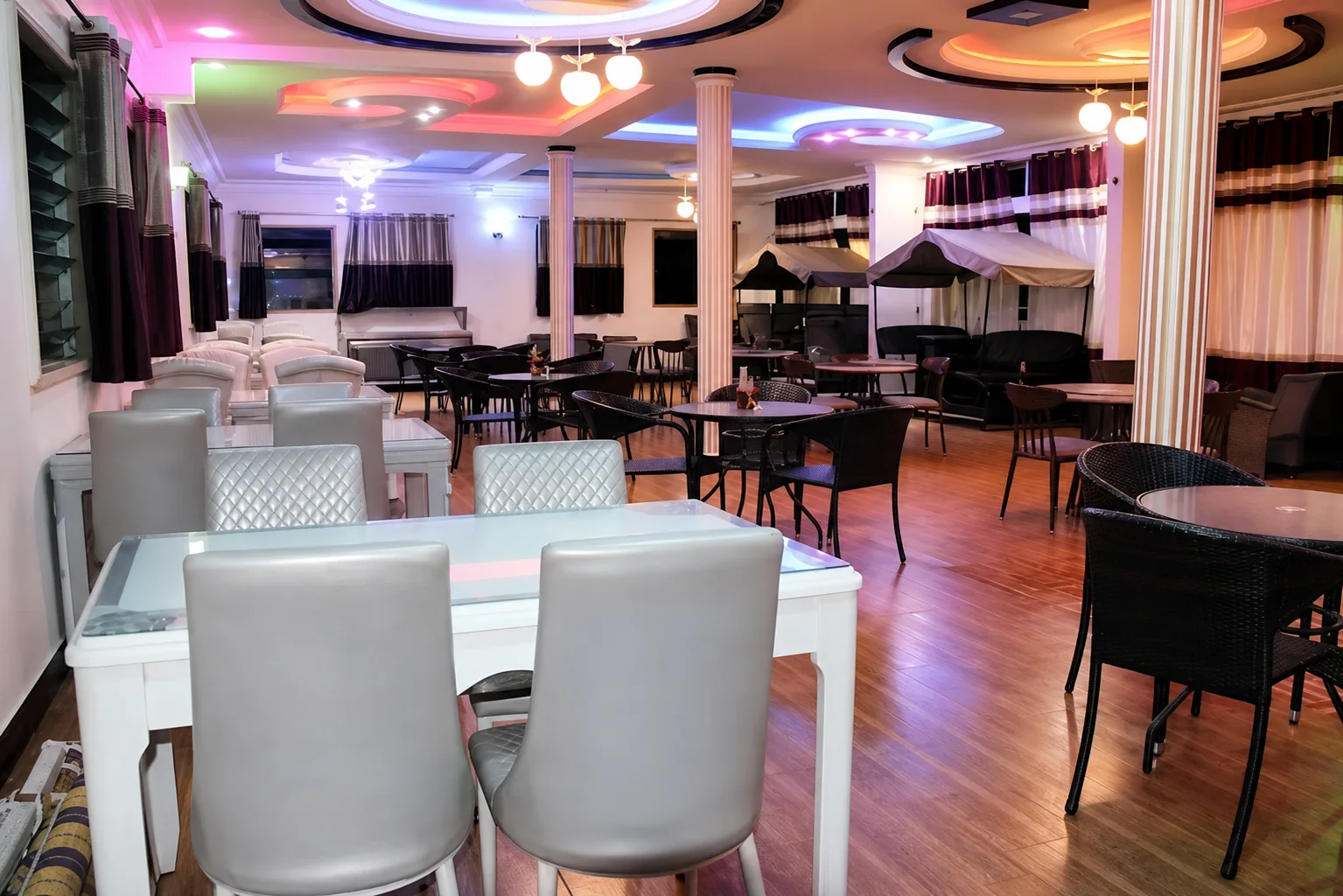 Evening lighting in the Horyaal Hotel lounge
